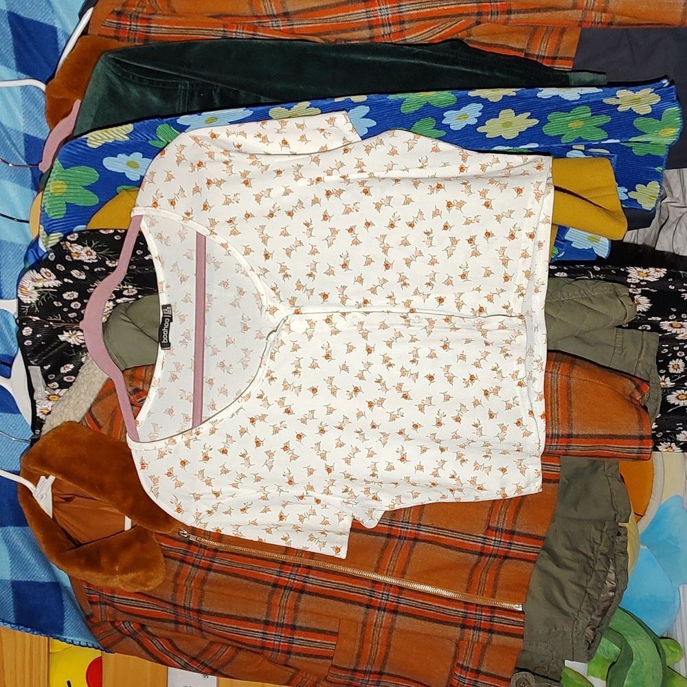 Boohoo Floral Cropped Top   Lot of 3